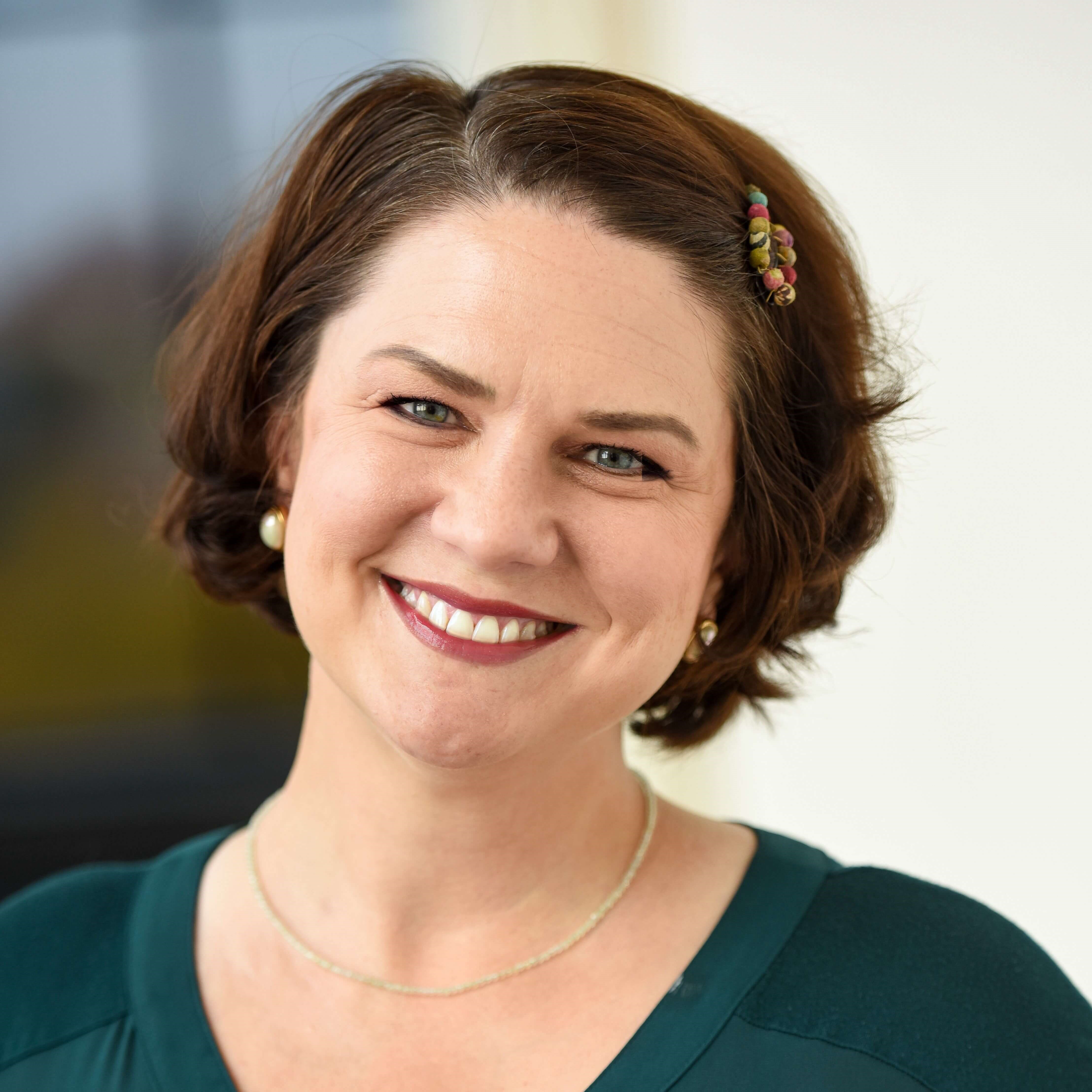 A headshot of Stephanie Kennelly